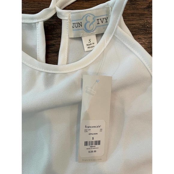 NWT Jun & Ivy Ivory Sleeveless Halter Style Top - Small - Picture 4 of 4